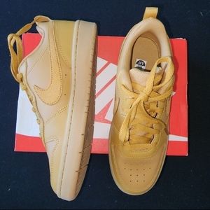 𝅺nike Court Borough Low 2 Wheat size 6.5 youth